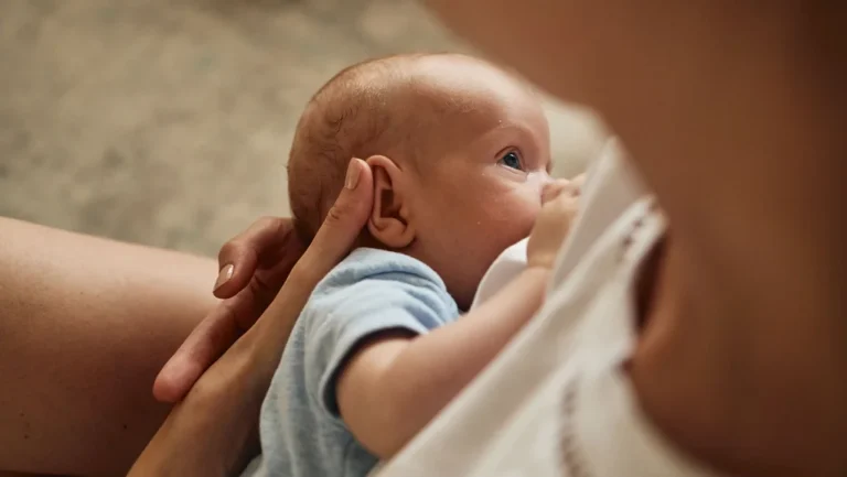 إنفلونزا الطيور.. هل تشكل تهديداً خفياً للرضاعة الطبيعية؟